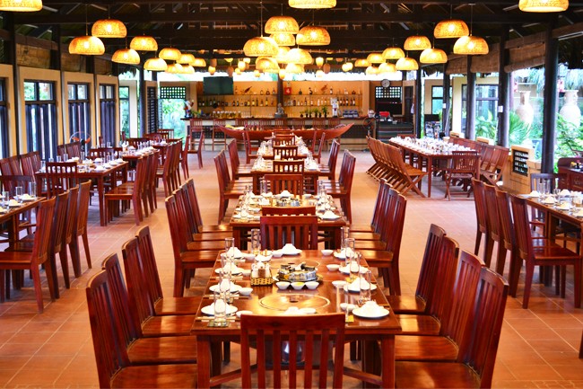 nhà hàng cây bàng